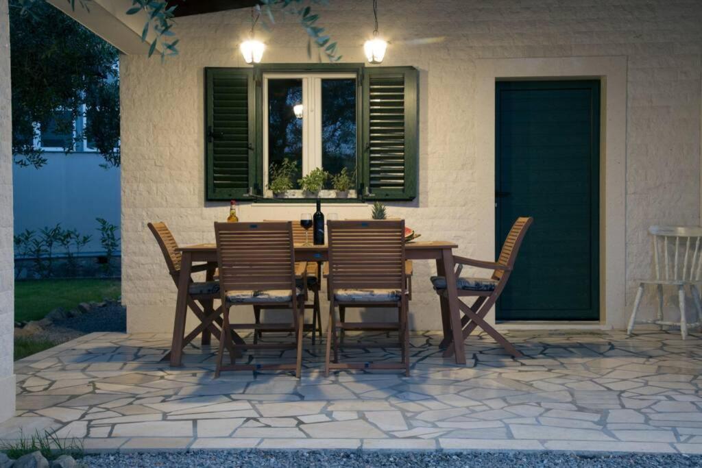 Lodge Jomi Kaštel Novi Exteriör bild